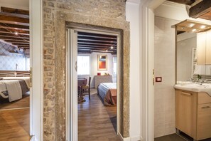 2 habitaciones, tabla de planchar con plancha y wifi gratis 