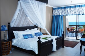 Classic Double Room, Non Smoking, Sea View | Bathroom amenities | Rainfall showerhead, free toiletries, bathrobes, towels - Aguia Negra (Vilanculos)