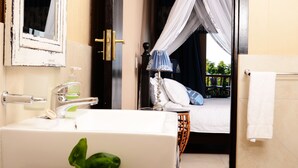 Rainfall showerhead, free toiletries, bathrobes, towels - Aguia Negra (Vilanculos)