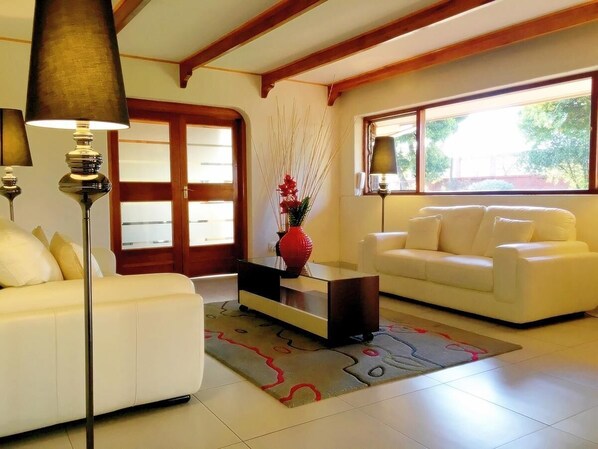 TV - Royal Sable B&B (Boksburg)