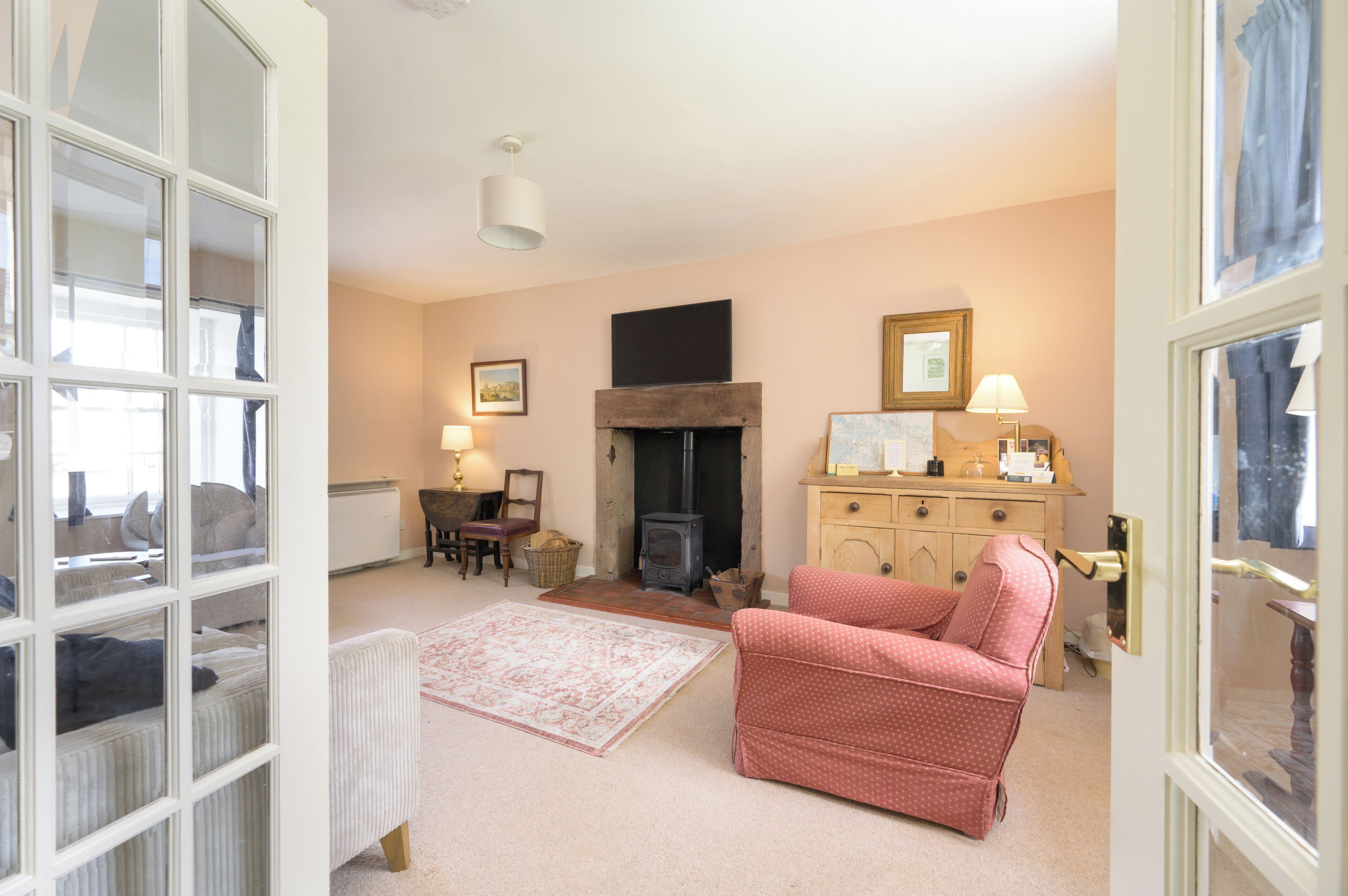 Cottage (Gartur) | Living area | Flat-screen TV, fireplace, DVD player