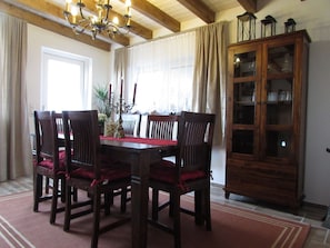 House, 3 Bedrooms, Lanai (incl. end cleaning fee €50) | In-room dining - Dorfstüffje (Mechernich)