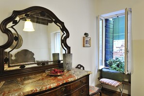 Apartment, 1 Bedroom | 1 bedroom, iron/ironing board, free WiFi, bed sheets - Ca Maurice (Venice)