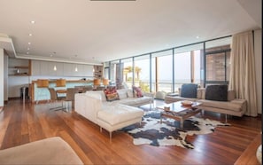 Glen Beach Villa 1 | Living room