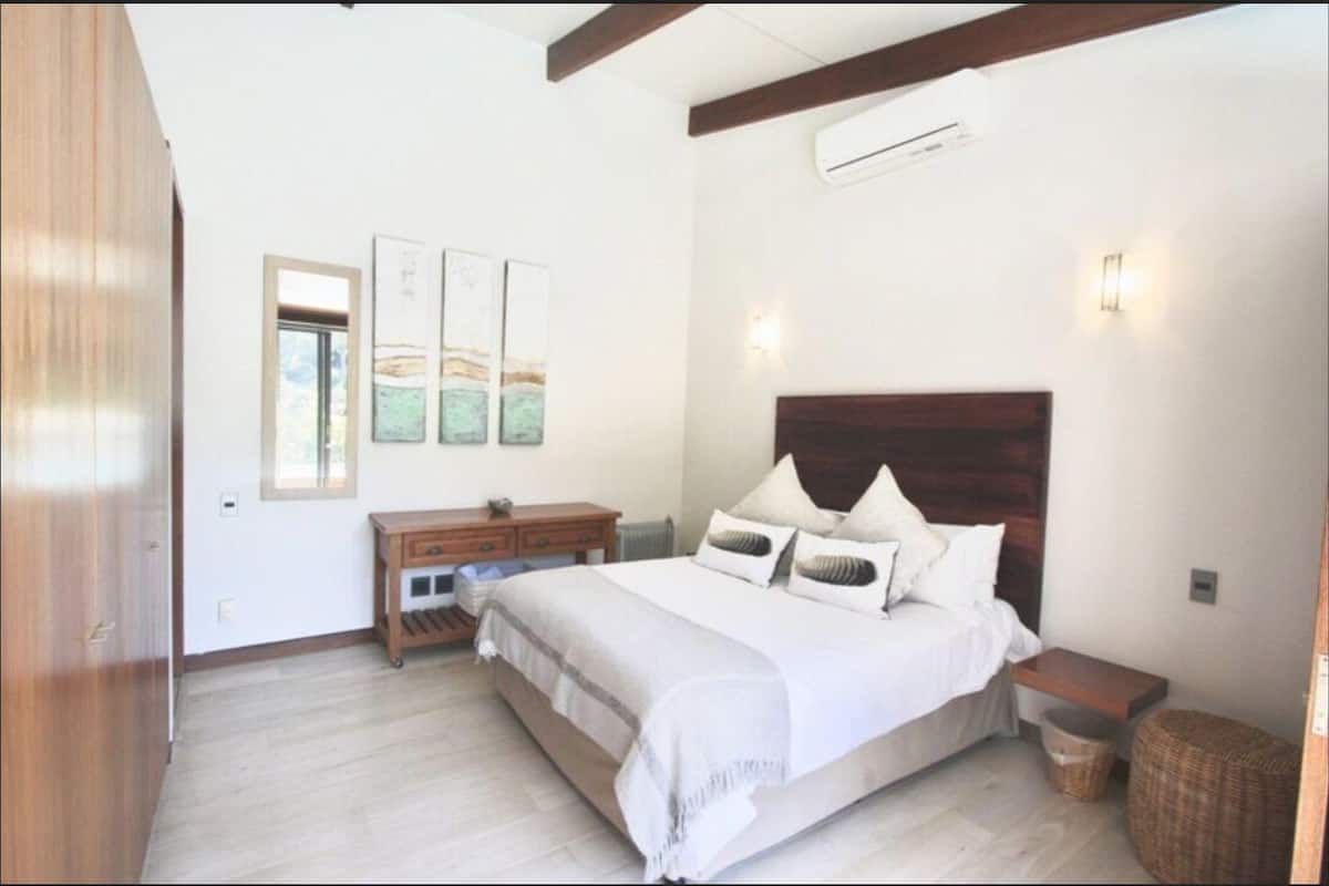 Glen Beach Villa 2 | WiFi (free), individually decorated, individually furnished, bed sheets