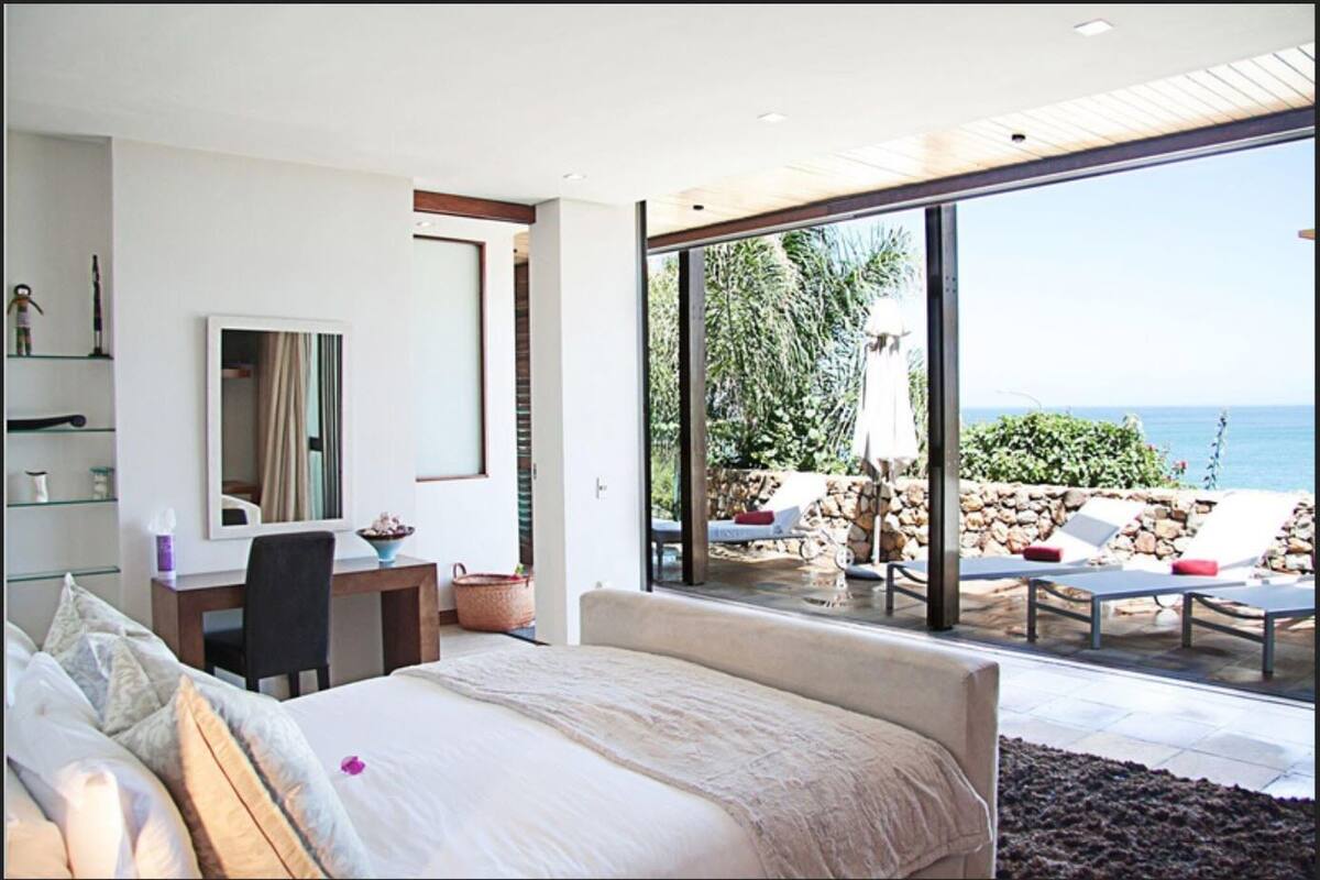 Glen Beach Villa 3 | WiFi (free), individually decorated, individually furnished, bed sheets