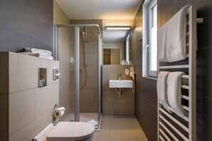 Apartment, 1 Schlafzimmer | Badezimmer | Dusche, kostenlose Toilettenartikel, Haartrockner, Handtücher