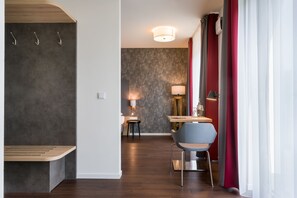 Standard Apartment (2) | In-room safe, soundproofing, free WiFi, bed sheets - Signature East Hotel Apartment (Hamburg)