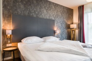 Standard Apartment (2) | In-room safe, soundproofing, free WiFi, bed sheets - Signature East Hotel Apartment (Hamburg)