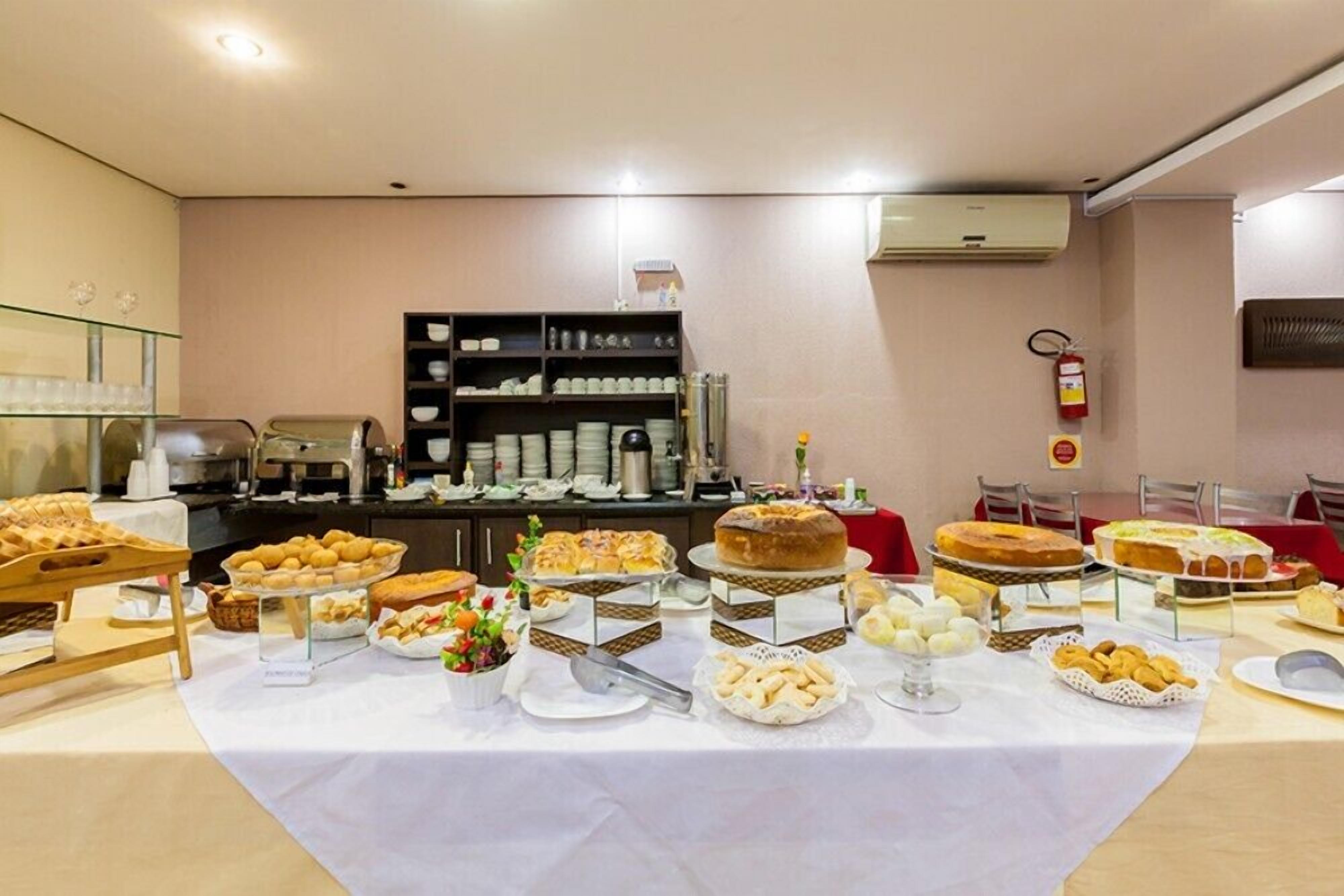 Bữa sáng buffet hàng ngày với phụ phí nhỏ 