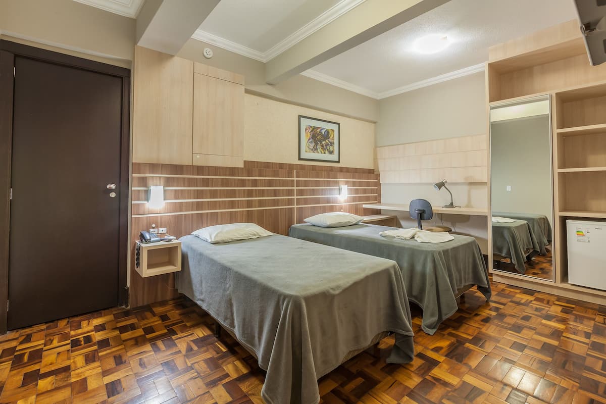 Chambre Deluxe avec lits jumeaux, 2 lits jumeaux | Vue de la chambre