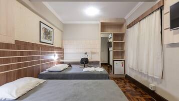 Habitación Deluxe con 2 camas individuales, 2 camas individuales | Escritorio, cortinas opacas, wifi gratis y ropa de cama