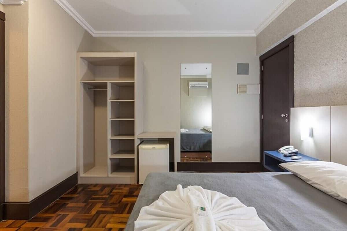Chambre Deluxe double, 1 lit double | Bureau, rideaux dâobscurcissement, accĂšs au Wi-Fi (inclus)