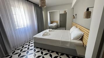 Chambre Quadruple Familiale | Minibar, fer et planche Ă repasser, Wi-Fi gratuit, draps fournis