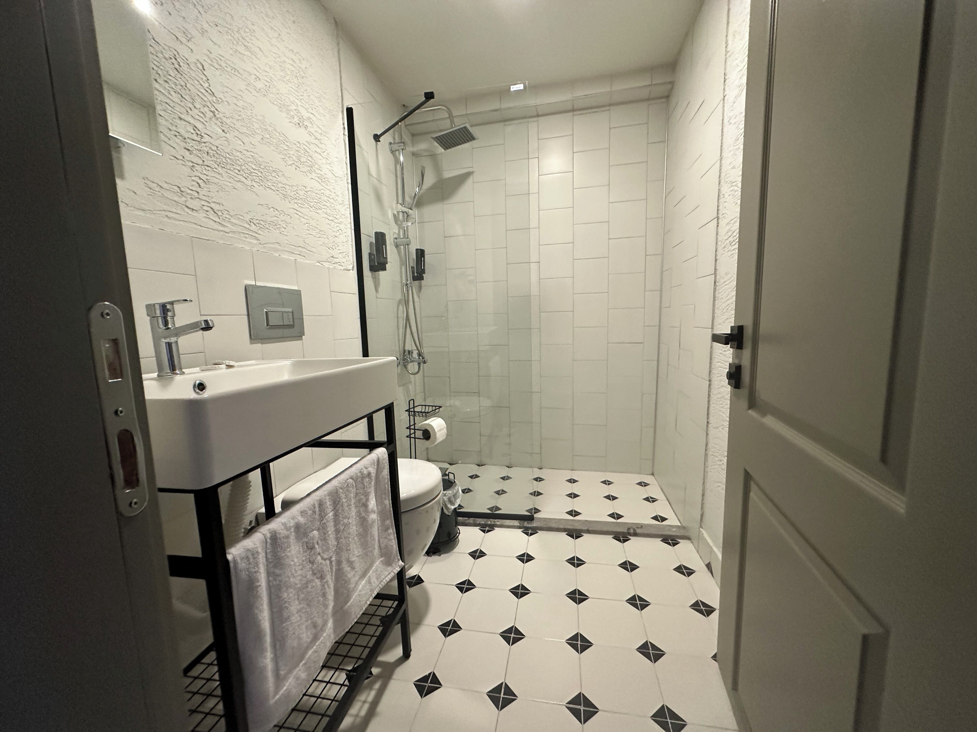 economy twin room (bodrum kat - basement) | 1 bedroom, minibar, iron/ironing board, free wifi