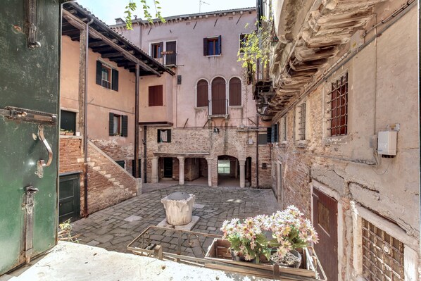 Apartment, 3 Schlafzimmer | Blick auf den Innenhof