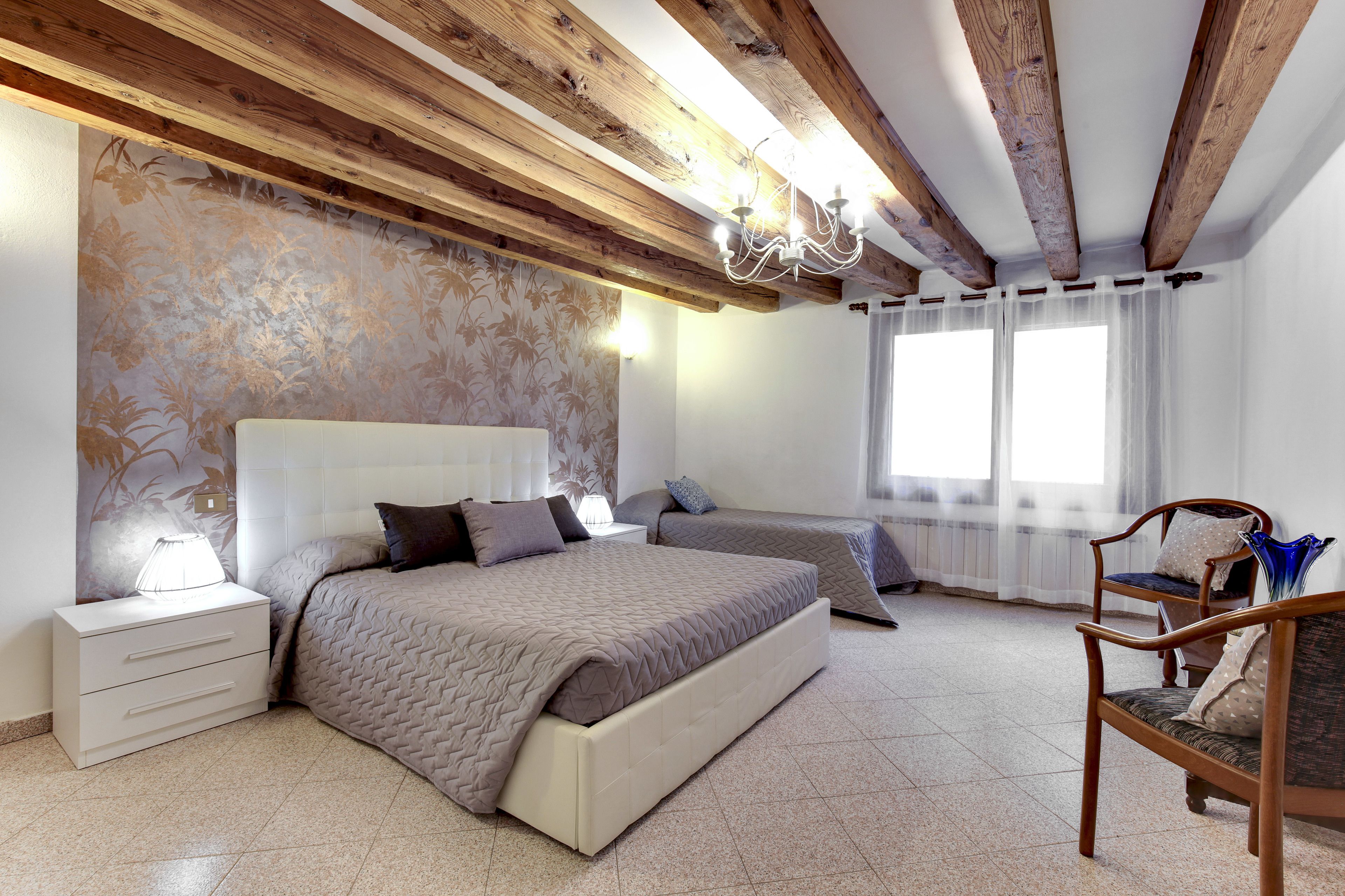 3 bedrooms, iron/ironing board, cots/infant beds, free WiFi