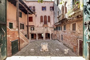 Apartment, 3 Schlafzimmer | Blick auf den Innenhof