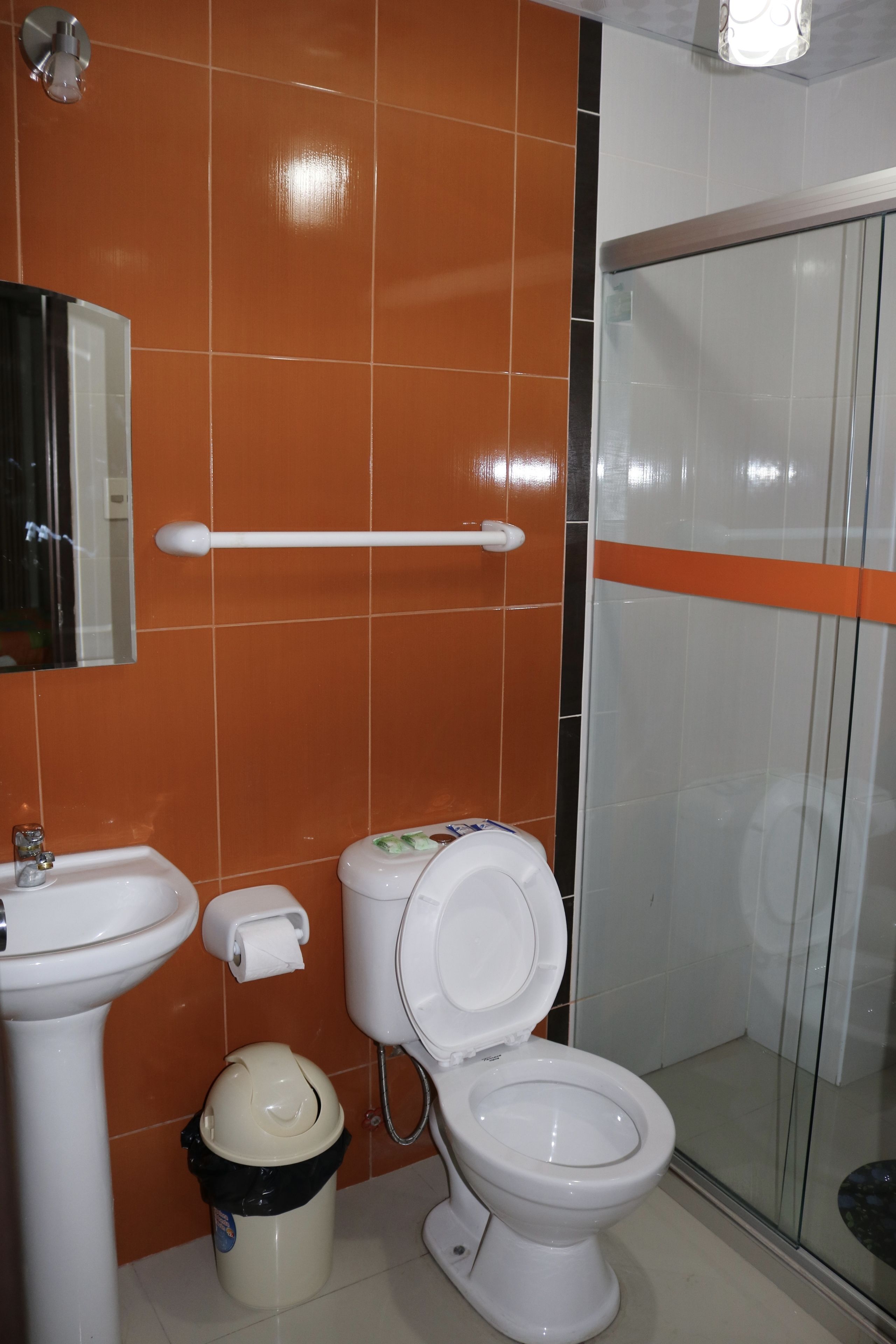 double room, 1 double bed | bathroom | shower, free toiletries, hair dryer, towels