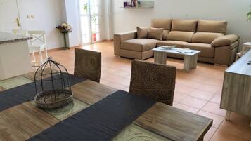 Casa familiar, 2 habitaciones, accesible para personas con discapacidad, cocina básica | Cortinas opacas, camas supletorias, wifi gratis y ropa de cama