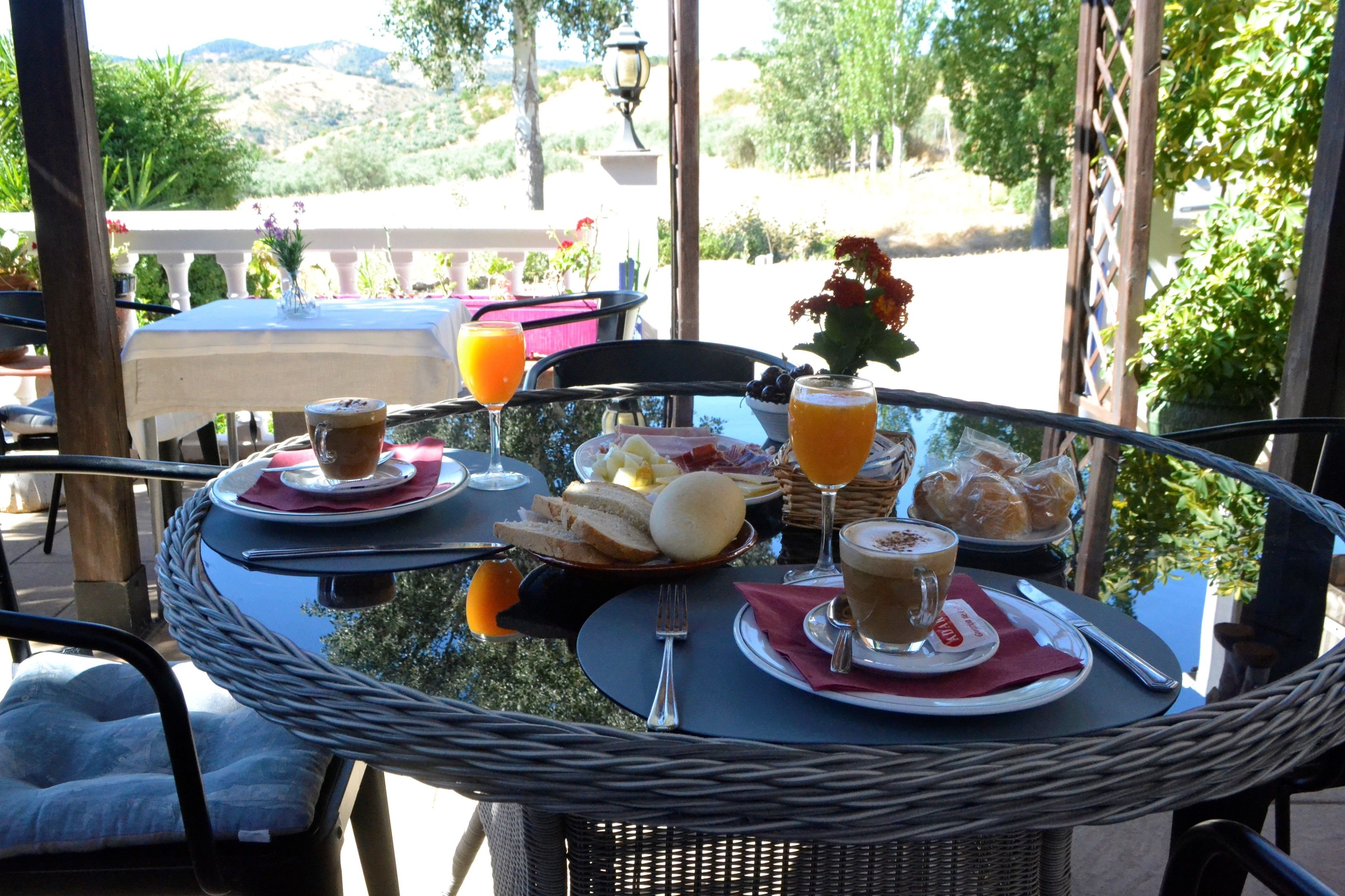 Se ofrece un desayuno continental (7 EUR por persona)