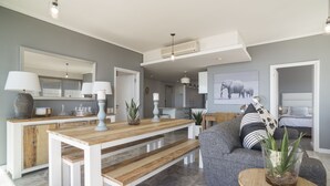 Unclassified image, 4 of 29, button - Harbour Bridge Platinum Suite (Cape Town)