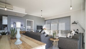 Unclassified image, 3 of 29, button - Harbour Bridge Platinum Suite (Cape Town)