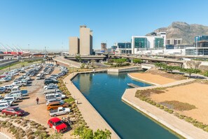 พาโนรามิกคอนโด, 2 ห้องนอน, ระเบียง, วิวท่าเรือ | วิวจากห้องพัก