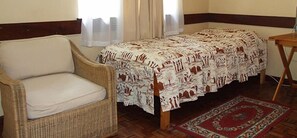Desk, blackout drapes, free WiFi, bed sheets - Kolping Conference Centre (Nairobi)