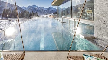Innenpool, Außenpool, geöffnet von 07:00 Uhr bis 20:00 Uhr, Liegestühle