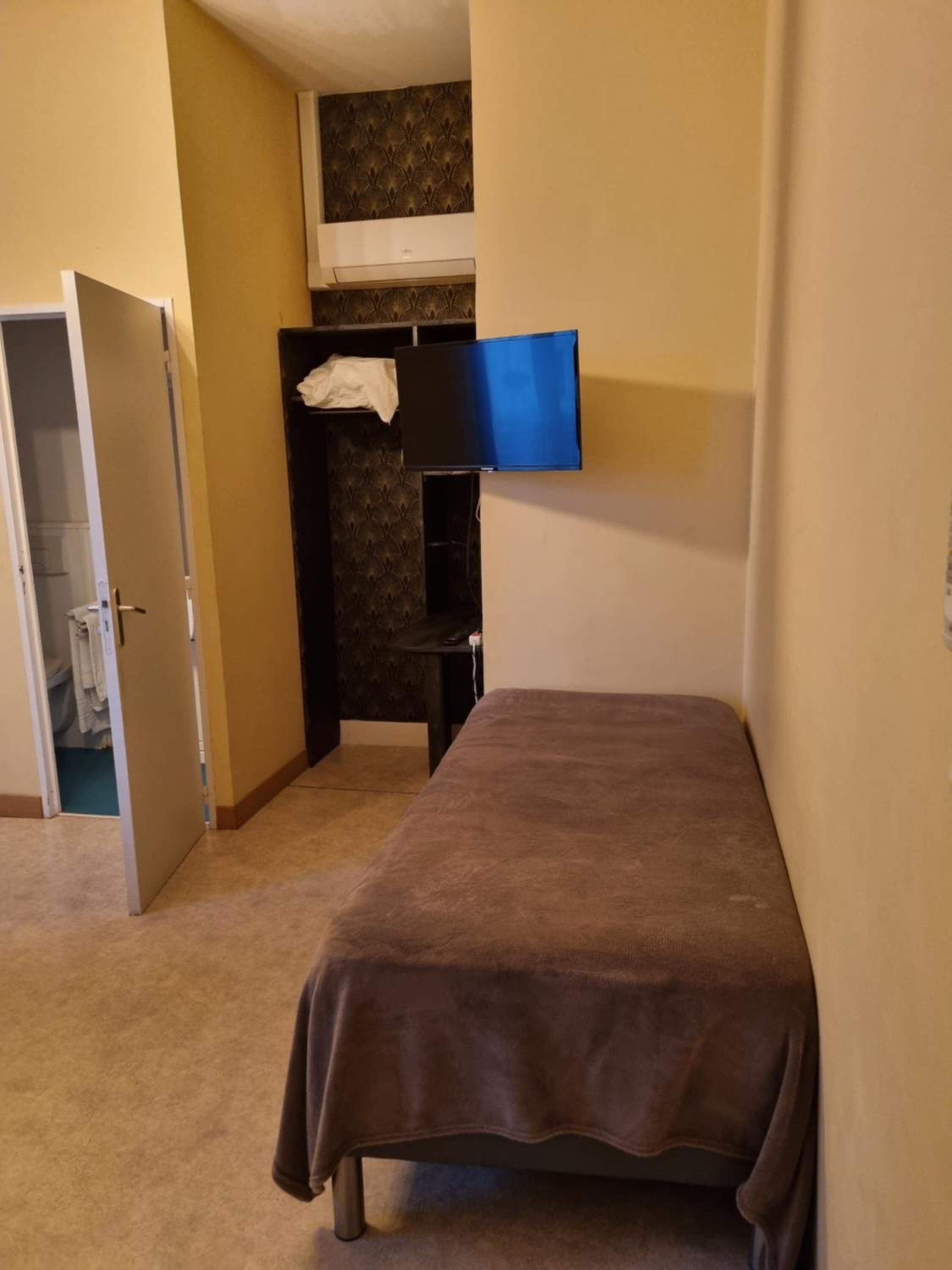 premium bedding, select comfort beds, desk, blackout curtains