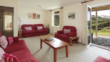 Apartamento, 5 quartos, 2 banheiros, vista para o mar | Sala de estar | DVD player, dock para iPod