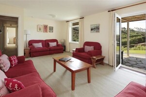 Apartment, 5 Bedrooms, 2 Bathrooms, Sea View | Living room | DVD player, iPod dock