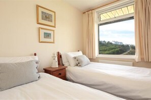 Apartment, 5 Bedrooms, 2 Bathrooms, Sea View | 5 bedrooms, free cribs/infant beds, free WiFi, bed sheets - Green Door - Lower Tregudda (Port Isaac)