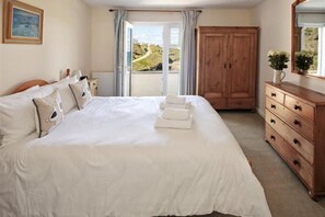 Apartment, 5 Bedrooms, 2 Bathrooms, Sea View | 5 bedrooms, free cribs/infant beds, free WiFi, bed sheets - Green Door - Lower Tregudda (Port Isaac)