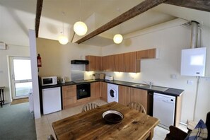 Cottage, 2 Bedrooms, Sea View | Private kitchen | Fridge, microwave, oven, stovetop