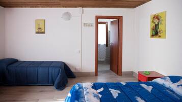 1 quarto, roupas de cama premium, escrivaninha, cortinas blackout