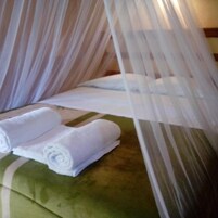Cabaña básica | Cortinas opacas, wifi gratis, ropa de cama