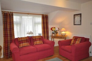 Cottage, 2 Bedrooms | Living room