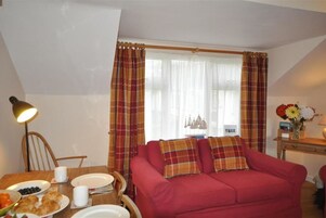 Cottage, 2 Bedrooms | Living room