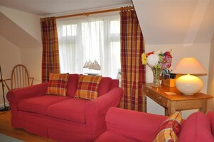 Cottage, 2 Bedrooms | Living room