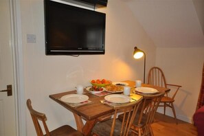 Ferienhaus, 2 Schlafzimmer | Essbereich im Zimmer