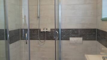 Comfort Apartment | Bilik Mandi | Pengering rambut, tuala disediakan