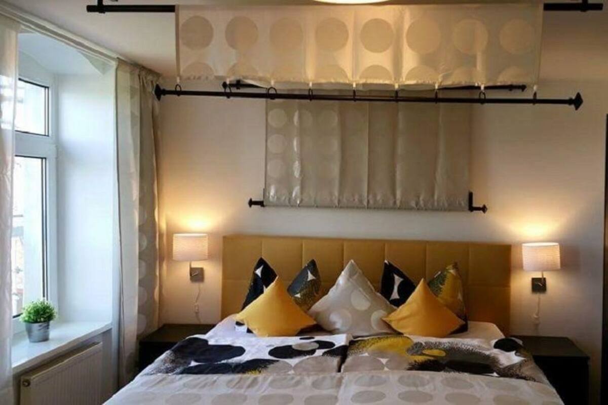 Residenz 4 | In-room safe, iron/ironing board, WiFi (free), individually decorated