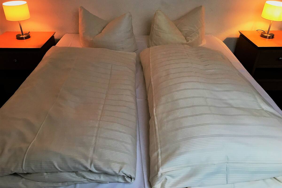 Basic Double Room | Desk, WiFi (free), bed sheets
