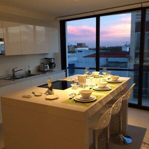 Deluxe Apartment, 2 Bedrooms, Partial Ocean View (401) | Private kitchen - IT Building (Playa del Carmen)