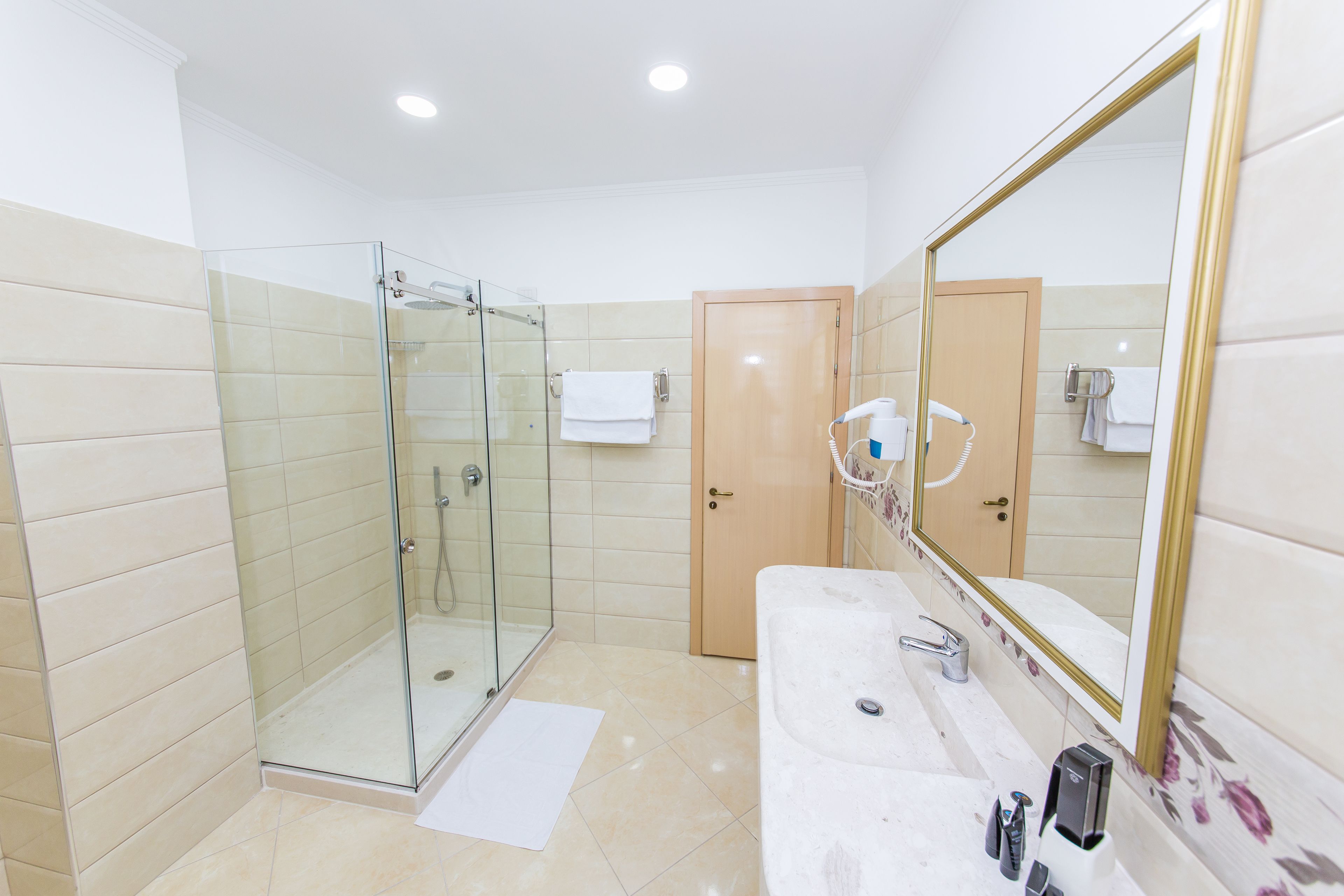 superior double room, 1 king bed | bathroom | shower, free toiletries, hair dryer, slippers