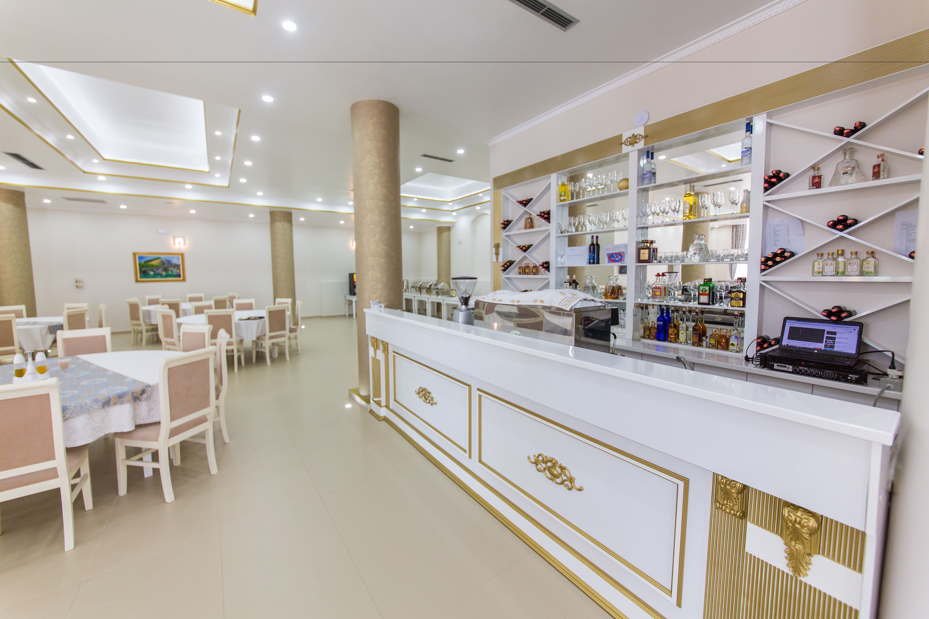 breakfast, lunch, dinner served; local and international cuisine