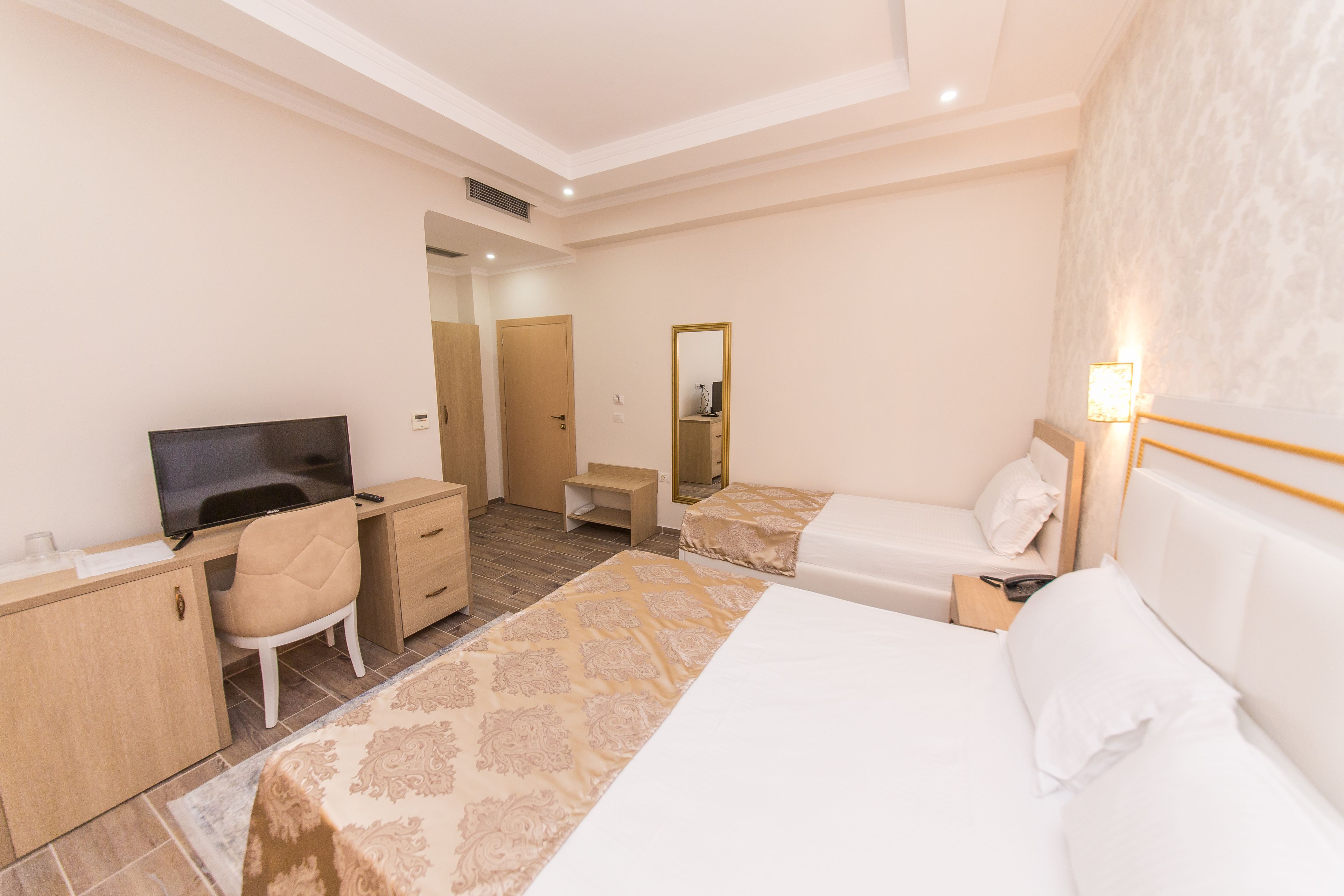 standard triple room | premium bedding, minibar, in-room safe, desk