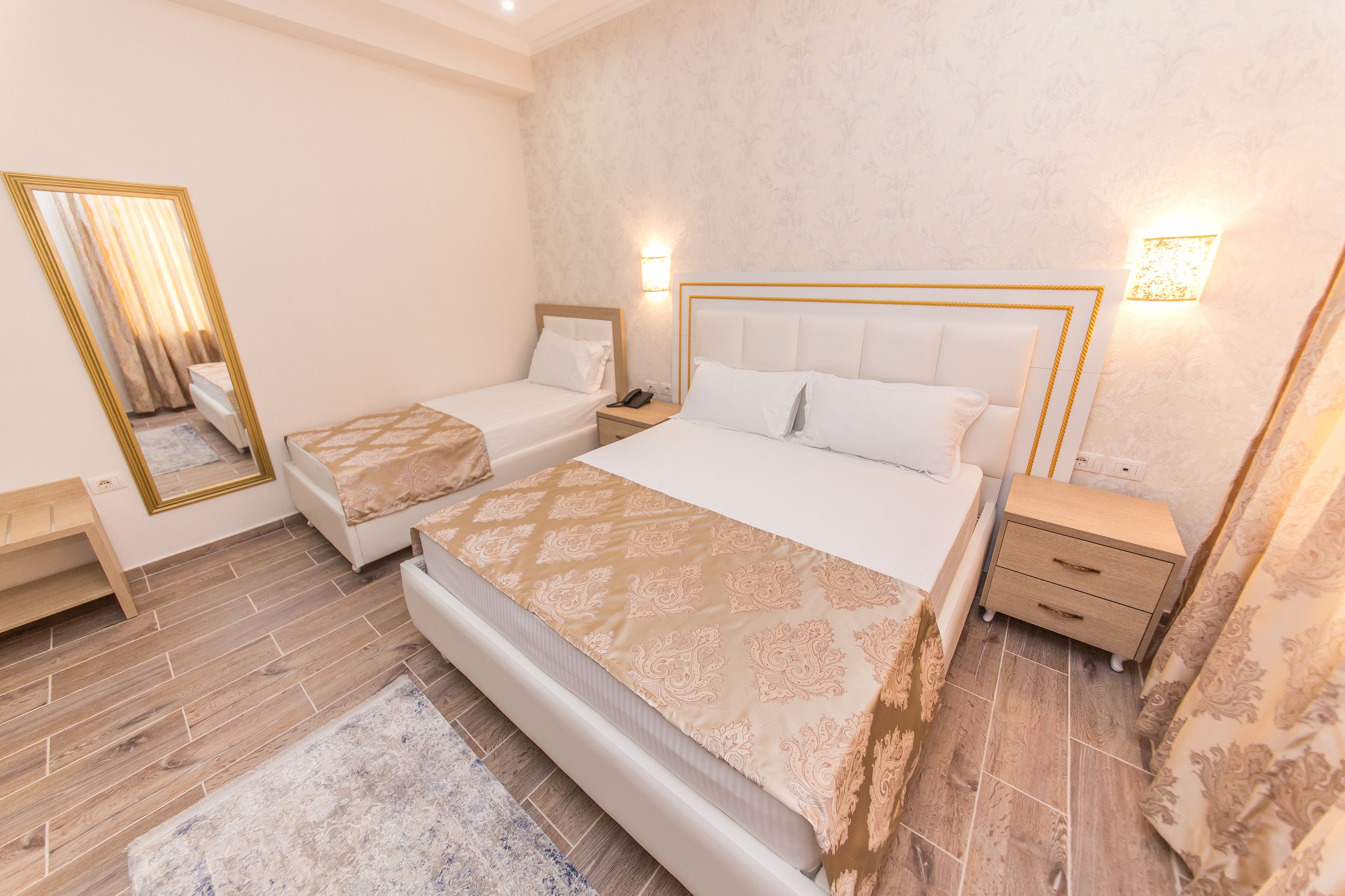 standard triple room | premium bedding, minibar, in-room safe, desk